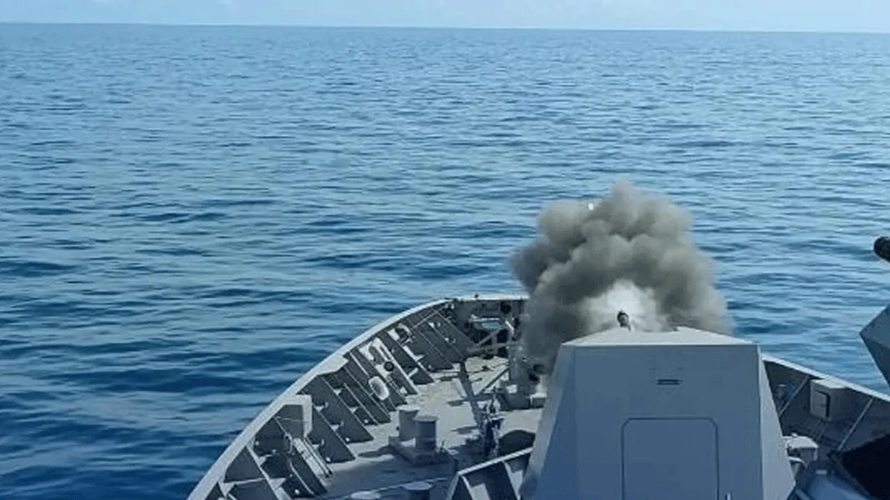 Terobosan Baru: KRI REM-331 Menyapa Samudera Pasifik dengan Tembakan Meriam!