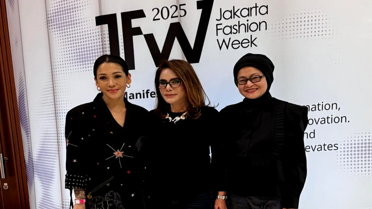 ISSHU Berikan Koleksi Futuristik dan Eksentrik di Jakarta Fashion Week 2025