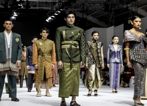 Keindahan dan Kekayaan Wastra Songket dengan Pewarna Alam Tampil di JFW 2025